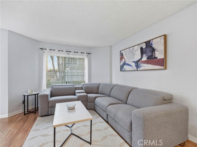 Detail Gallery Image 5 of 18 For 13750 Hubbard #UNIT 6,  Sylmar,  CA 91342 - 3 Beds | 3 Baths