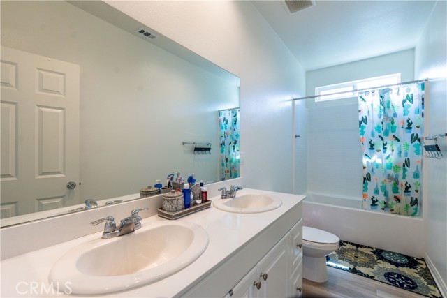 Detail Gallery Image 33 of 38 For 2118 Lacy Crossing Dr, Santa Ana,  CA 92701 - 4 Beds | 3/1 Baths