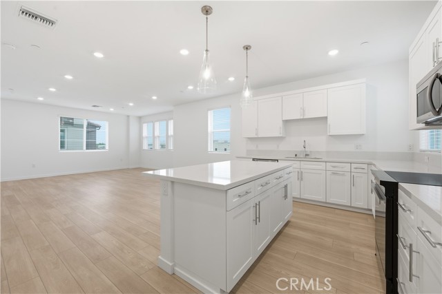 Detail Gallery Image 13 of 53 For 9365 via Azul, Pico Rivera,  CA 90660 - 3 Beds | 3 Baths