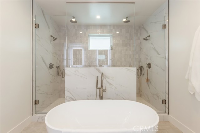 Detail Gallery Image 19 of 31 For 931 Duncan Ave, Manhattan Beach,  CA 90266 - 6 Beds | 5/2 Baths