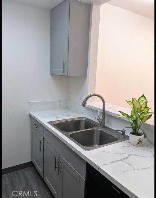19350 Sherman Way, Reseda CA: https://media.crmls.org/medias/cdcb56cc-c022-44ba-ba63-526ea175606d.jpg
