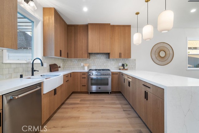 Detail Gallery Image 10 of 31 For 4831 Sancola, Toluca Lake,  CA 91601 - 4 Beds | 4 Baths