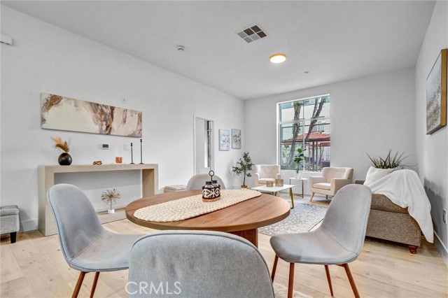 435 W Center Street Promenade, Anaheim CA: https://media.crmls.org/medias/cdcc1b2f-a5a5-4bbf-bc54-66bfcd6c1eb6.jpg