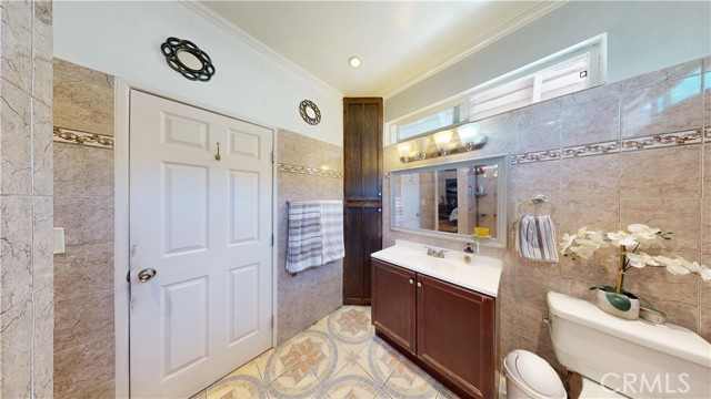 5854 Woodlawn Avenue, Los Angeles CA: https://media.crmls.org/medias/cdccf25e-61ba-442a-81b6-8bc54ec20e3b.jpg