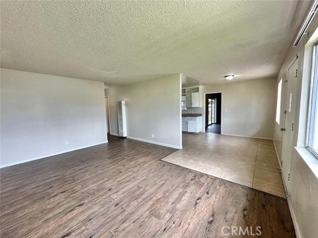 Detail Gallery Image 4 of 18 For 3345 N Miami Ave, Fresno,  CA 93727 - 3 Beds | 1 Baths