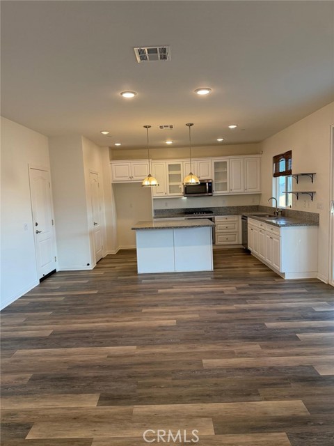 Detail Gallery Image 28 of 31 For 4009 Elderberry, Lake Elsinore,  CA 92530 - 5 Beds | 2/1 Baths