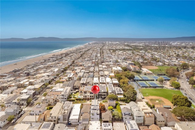 324 17th, Manhattan Beach, California 90266, 4 Bedrooms Bedrooms, 0 ,5 BathroomsBathrooms,Residential,For Sale,17th,0,SB26133569