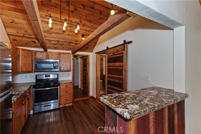 Detail Gallery Image 11 of 49 For 39234 N Shore Dr, Fawnskin,  CA 92333 - 2 Beds | 1/1 Baths