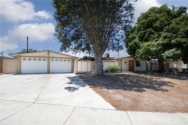 A FANTASTIC OPPORTUNITY FOR NEW HOMEOWNERS. THIS PROPERTY IS LOCATED IN THE HEART OF ANAHEIM AND IS WITHIN WALKING DISTANCE OF DISNEYLAND. BE MINUTES AWAY FROM DOWNTOWN DISNEY, OR ENJOY NIGHTLIFE WITH THE MANY STORES, RESTAURANTS, AND OTHER ENTERTAINMENT IN THE SURROUNDING AREA. THIS HOME HAS 4 BEDS / 2 BATHS, WITH A LIVING SPACE OF APPROXIMATELY 1,332 SQFT. THERE ARE LAMINATE WOOD FLOORS THROUGHOUT. WONDERFUL NATURAL LIGHT SHOWCASES THE KITCHEN THAT WAS UPDATED 2 YEARS AGO WITH NEW APPLIANCES, CABINETRY, & PAINT. A SLIDING DOOR IN THE LIVING ROOM LEADS TO A HUGE COVERED PATIO. A GREAT ADDITIONAL SPACE FOR ENTERTAINING, FAMILY GATHERINGS, PETS, STORAGE, ETC.  THE BEST PART OF THE LARGE LOT IS THE ABILITY TO ADD AN ADU IN THE FUTURE. A PERMITTED UNIT UP TO 3 BEDS / 3 BATHS WITH 1,200 LIVING SQFT CAN BE ADDED, OR THE "OVERSIZED" 2 CAR GARAGE COULD BE CONVERTED TO ADDITIONAL LIVING SPACE.  LOCATED IN A QUIET CUL DE SAC WITH LOTS OF PARKING ON THE DRIVEWAY AND STREET.  THIS PROPERTY IS A MUST-SEE FOR THOSE LOOKING FOR GOOD INVESTMENT OPTIONS.