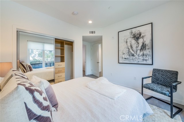 Detail Gallery Image 2 of 16 For 214 S Westmoreland #4,  Los Angeles,  CA 90004 - 2 Beds | 2 Baths