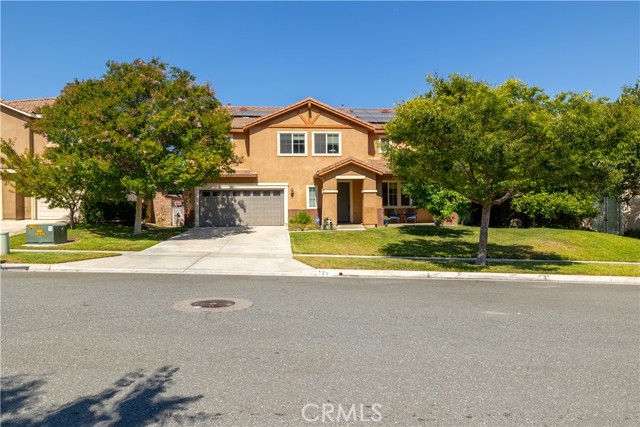 Detail Gallery Image 1 of 28 For 729 John Cir, Corona,  CA 92879 - 5 Beds | 3 Baths