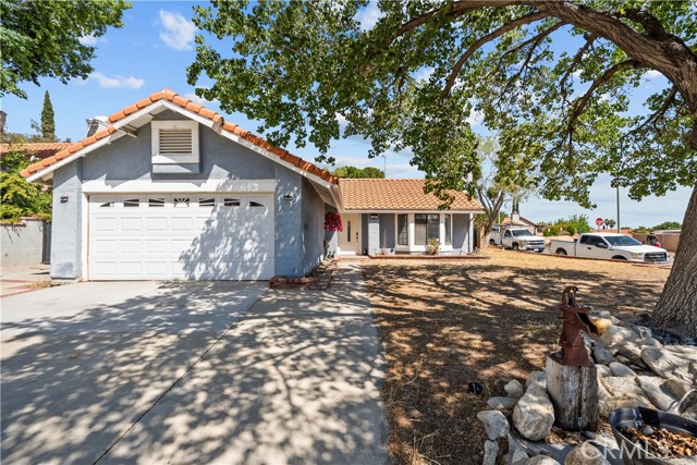 529 Hilltop, Palmdale CA: https://media.crmls.org/medias/cdcef90e-3e7d-4711-985e-1be1ae833313.jpg
