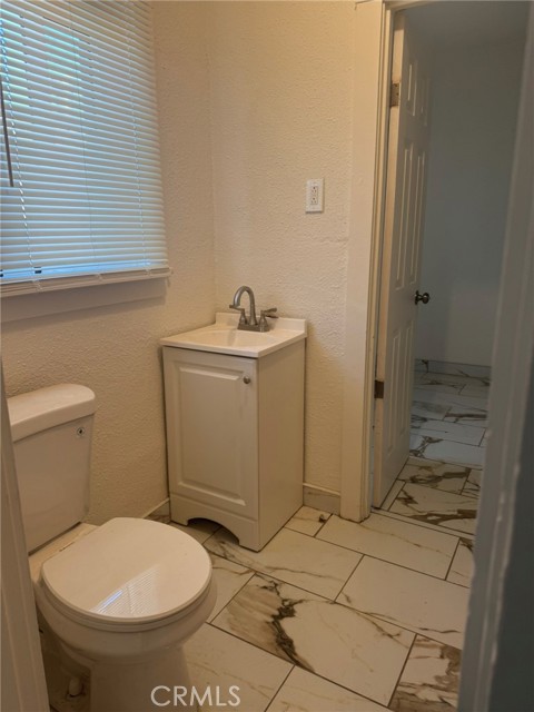 Detail Gallery Image 4 of 11 For 427 N Sutter St, Planada,  CA 95365 - 3 Beds | 1 Baths