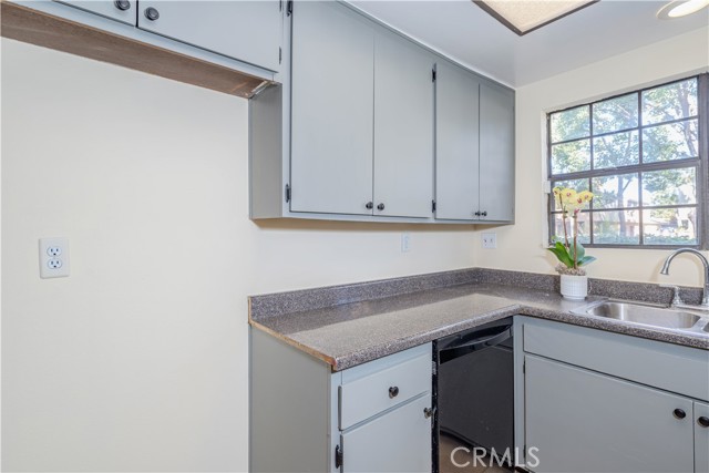 Detail Gallery Image 11 of 27 For 2602 Monte Carlo Dr #10,  Santa Ana,  CA 92706 - 3 Beds | 2/1 Baths