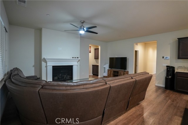 2531 Craftsman Street, Turlock CA: https://media.crmls.org/medias/cdd0e8da-2662-44ba-b562-3a451ab5c450.jpg