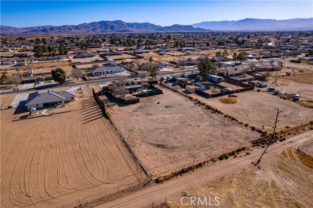 Detail Gallery Image 3 of 31 For 15482 Apache Rd, Apple Valley,  CA 92307 - 3 Beds | 2 Baths