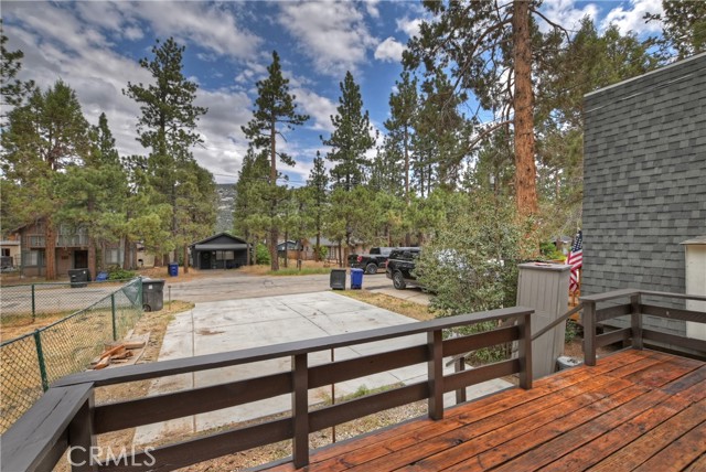 220 Angeles Boulevard, Big Bear City CA: https://media.crmls.org/medias/cdd2fbf2-2667-4781-a057-57cb90095b83.jpg