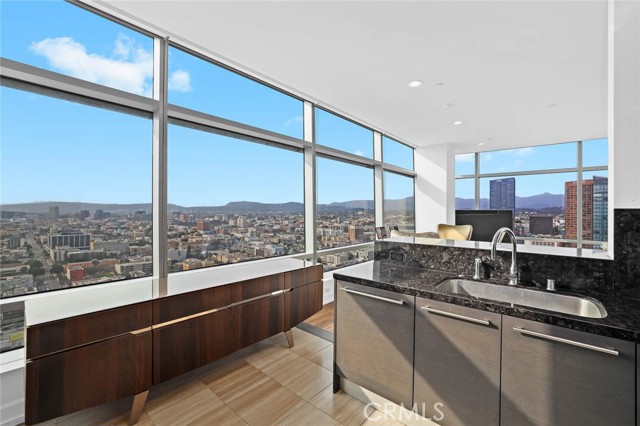 Detail Gallery Image 21 of 56 For 900 W Olympic 31j,  Los Angeles,  CA 90015 - 3 Beds | 3 Baths
