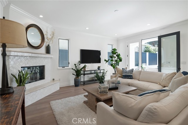 561 33rd Street, Manhattan Beach, California 90266, 5 Bedrooms Bedrooms, ,5 BathroomsBathrooms,Residential,Sold,33rd,SB21226238