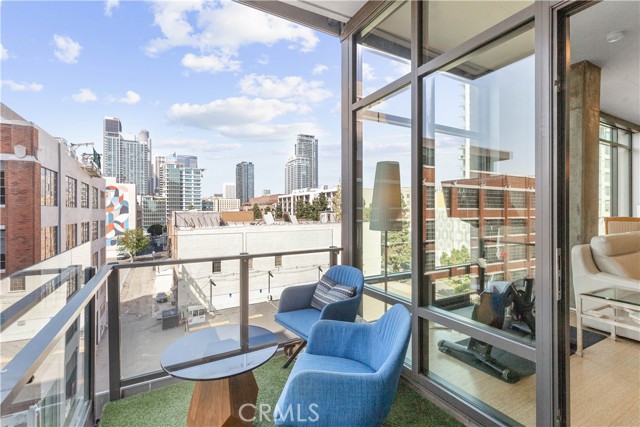 1111 S Grand Avenue, Los Angeles CA: https://media.crmls.org/medias/cdd6c468-c14f-458d-9ba9-921f554190be.jpg