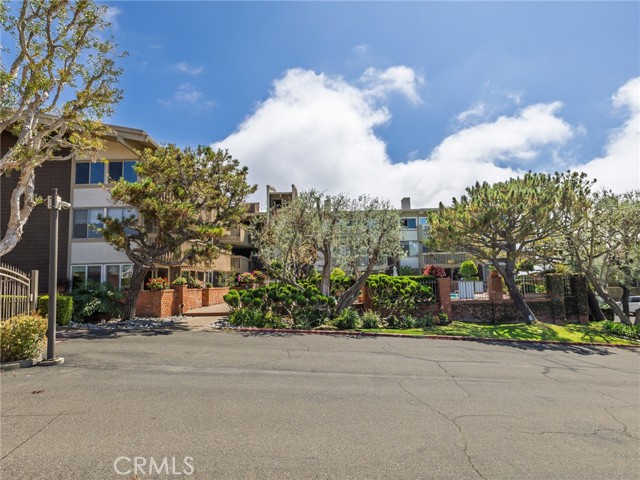 6526 Ocean Crest Drive, Rancho Palos Verdes CA: https://media.crmls.org/medias/cdd70eb8-d6df-4b9b-9505-2b7bbe804be1.jpg