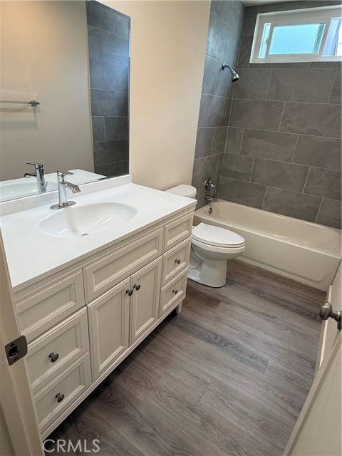Detail Gallery Image 7 of 8 For 2210 Clark Ln #2,  Redondo Beach,  CA 90278 - 2 Beds | 2 Baths