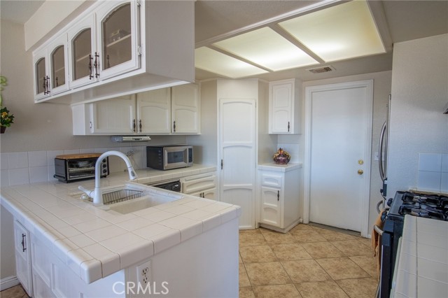Detail Gallery Image 7 of 22 For 13102 El Rio Rd, Victorville,  CA 92392 - 3 Beds | 2 Baths