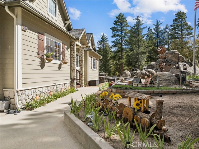 32360 Pine Manor Lane, Running Springs, CA 92382