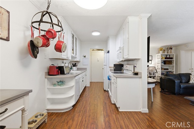 Detail Gallery Image 5 of 26 For 12200 Montecito Rd #D101,  Seal Beach,  CA 90740 - 1 Beds | 1 Baths