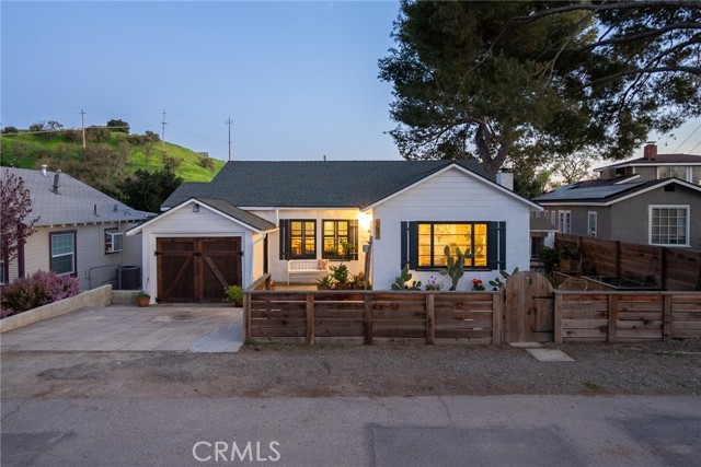 Detail Gallery Image 4 of 46 For 127 Capitol Hill Dr, Paso Robles,  CA 93446 - 3 Beds | 2 Baths