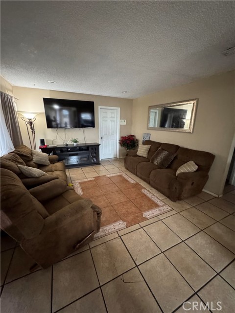 Detail Gallery Image 5 of 10 For 665 Aileron, La Puente,  CA 91744 - 3 Beds | 1 Baths