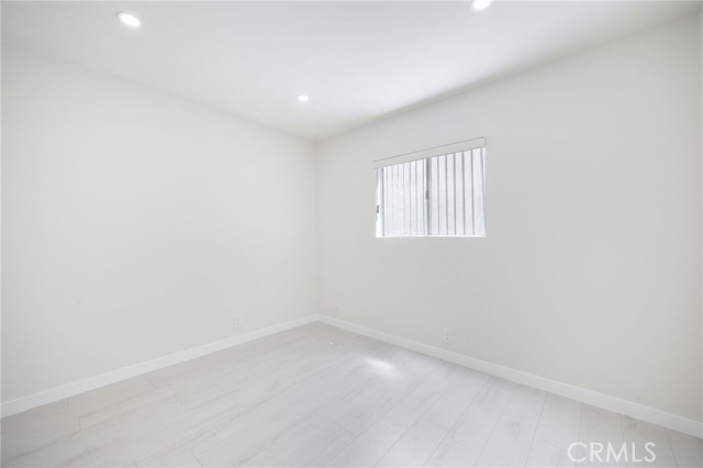 Detail Gallery Image 9 of 11 For 333 Riverdale Dr #2,  Glendale,  CA 91204 - 2 Beds | 2 Baths