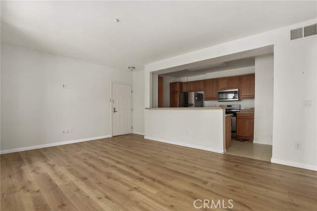 Detail Gallery Image 4 of 27 For 469 Country Club #114,  Simi Valley,  CA 93065 - 1 Beds | 1 Baths