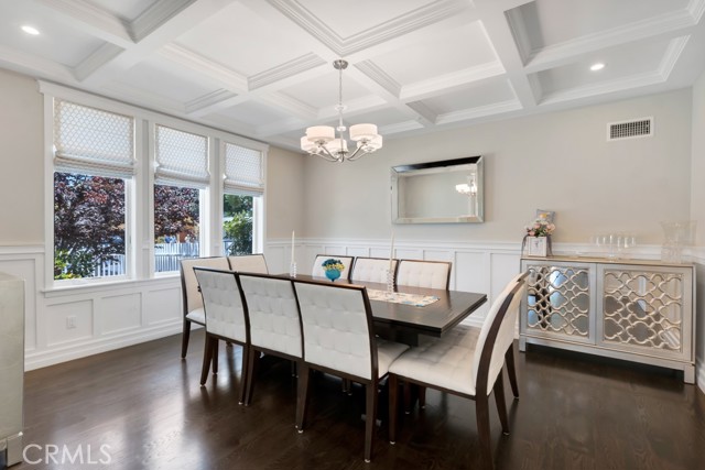 Image 11 of 69 For 15460 La Maida Street