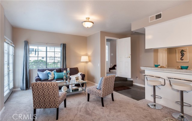 Detail Gallery Image 2 of 8 For 328 Rosecrans Ave, Manhattan Beach,  CA 90266 - 1 Beds | 1 Baths