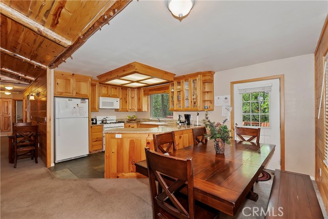 Detail Gallery Image 10 of 31 For 1394 La Crescenta Dr, Big Bear City,  CA 92314 - 3 Beds | 2 Baths