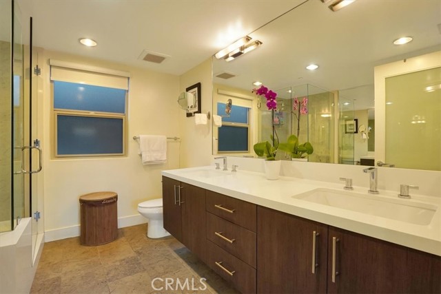 Detail Gallery Image 17 of 25 For 11023 Fruitland Dr #104,  Studio City,  CA 91604 - 3 Beds | 4 Baths