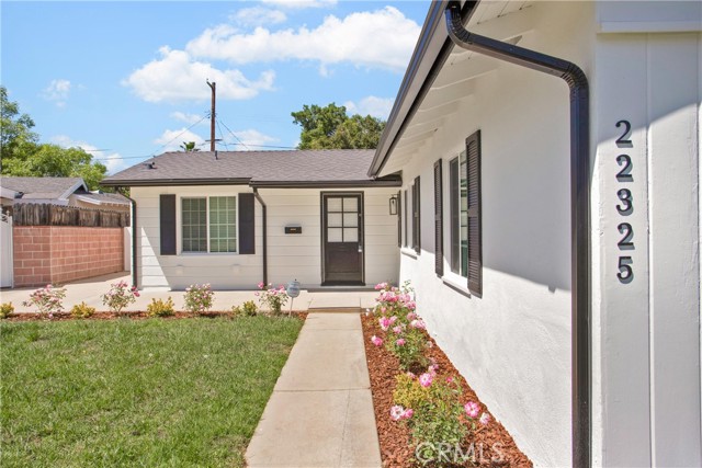 Detail Gallery Image 2 of 31 For 22325 Covello St, Canoga Park,  CA 91303 - 4 Beds | 2 Baths
