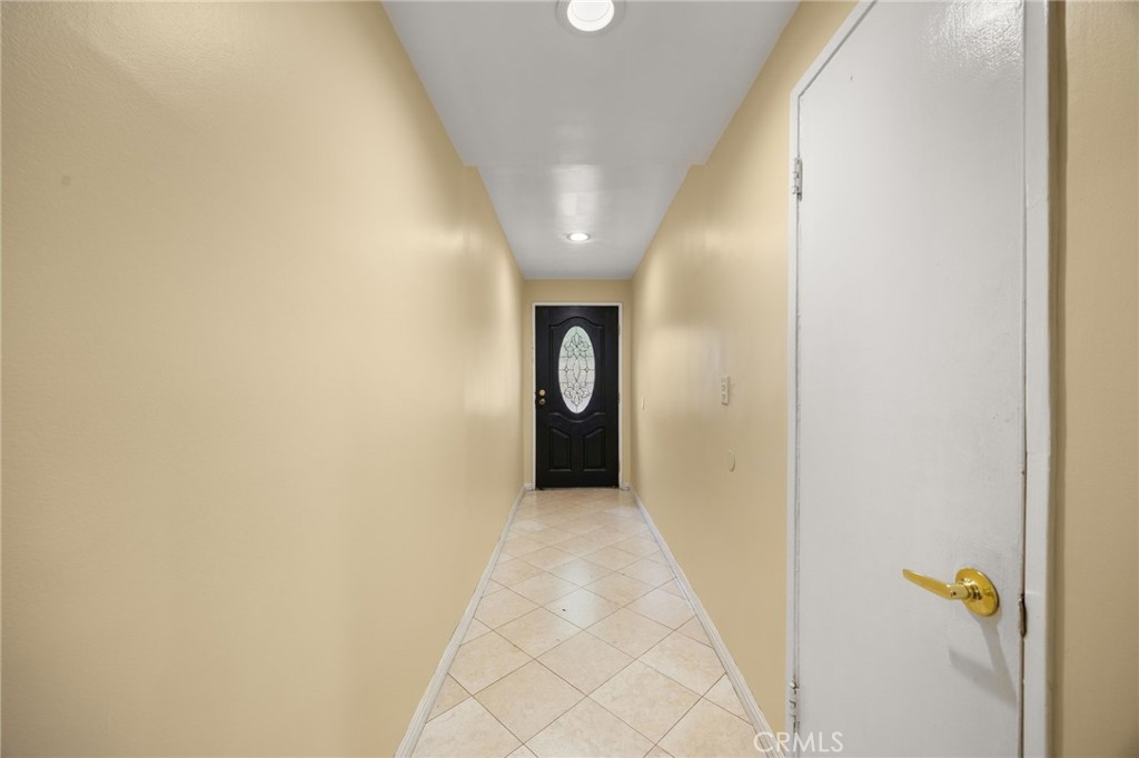 https://media.crmls.org/medias/cde2cf38-4640-4ba0-9895-b63d6928d9dd.jpg?preset=X-Large