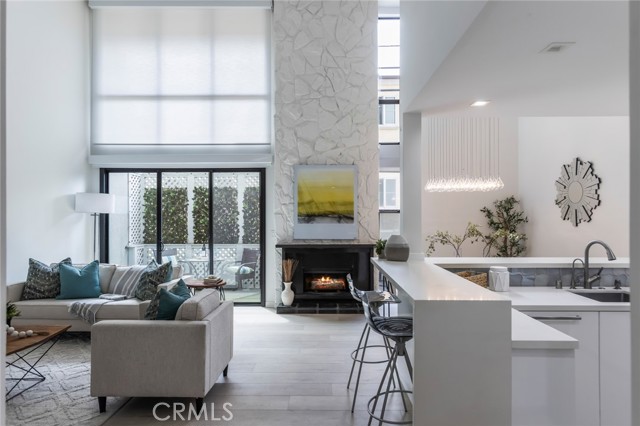 Detail Gallery Image 2 of 33 For 1007 S Catalina Ave #109,  Redondo Beach,  CA 90277 - 2 Beds | 2 Baths