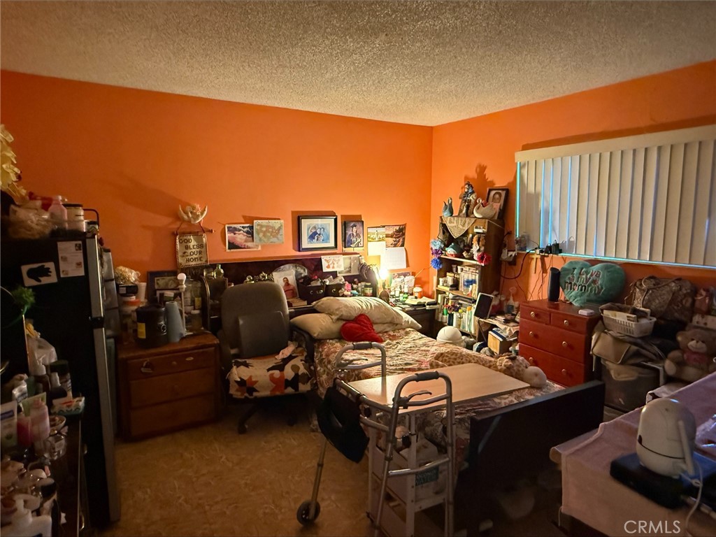 https://media.crmls.org/medias/cde34c81-7cdf-4865-b433-3d99f3913abb.jpg?preset=X-Large