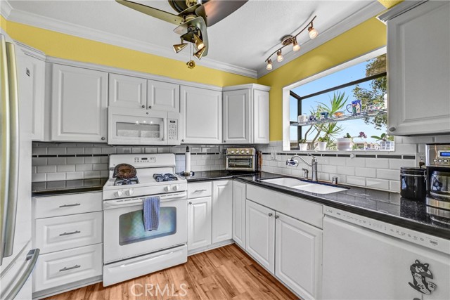 Detail Gallery Image 7 of 30 For 4476 Kittiwake Way, Oceanside,  CA 92057 - 2 Beds | 2 Baths