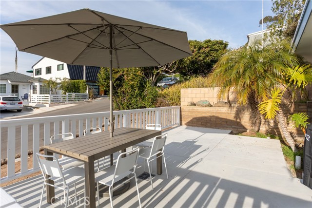 Detail Gallery Image 2 of 22 For 363 Ruby St, Laguna Beach,  CA 92651 - 3 Beds | 2 Baths