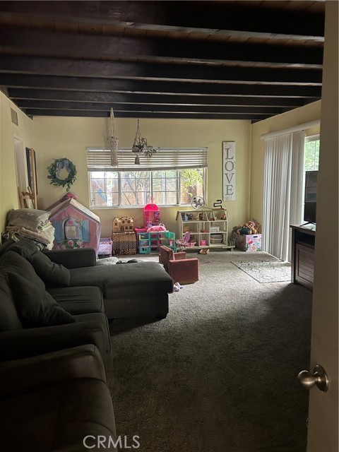 8900 Geyser Avenue, Northridge CA: https://media.crmls.org/medias/cde37330-7f56-479c-a1db-27285d586e2d.jpg