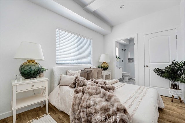 Detail Gallery Image 2 of 16 For 11960 Vanowen Ave, North Hollywood,  CA 91605 - 4 Beds | 3/1 Baths