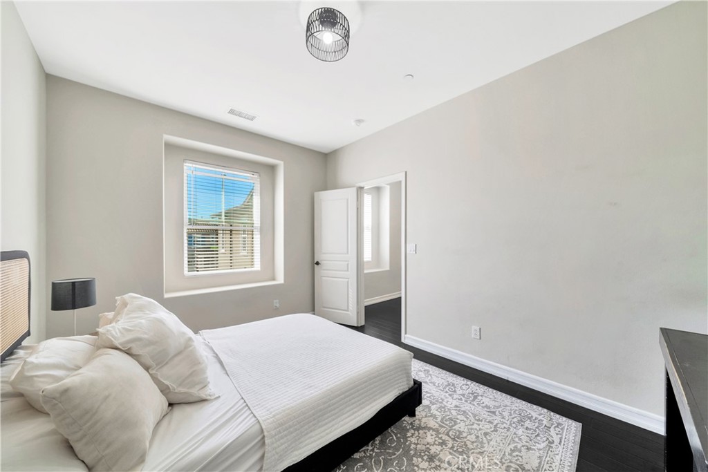 MLS #OC25252781 image #35