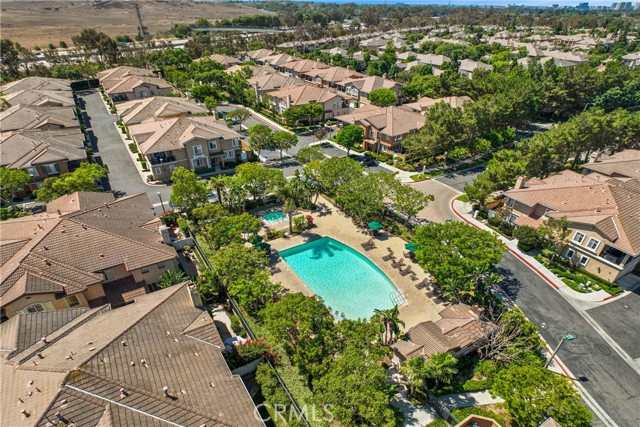 29 Poppy, Irvine CA: https://media.crmls.org/medias/cde5bbd9-ebb4-49dc-90c0-01b42e5f7b03.jpg
