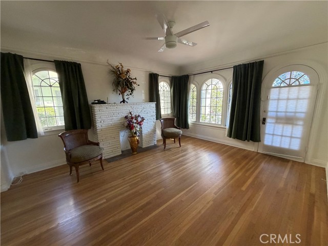 Detail Gallery Image 13 of 21 For 1731 Winona, Hollywood,  CA 90027 - 2 Beds | 1 Baths