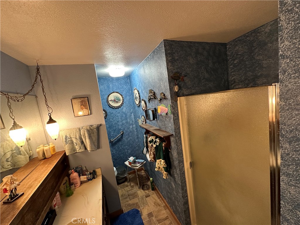 https://media.crmls.org/medias/cde6463c-27c5-4358-a24e-6e260b1ba6b0.jpg?preset=X-Large