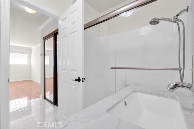 Image 21 of 31 For 532 Rossmore Avenue 411